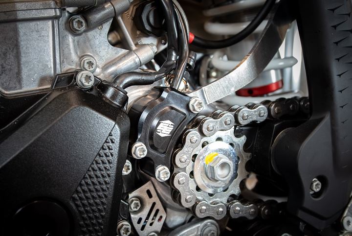 ENDURO ENGINEERING Aluminium-Kupplungsnehmerschutz für KTM 250/350/450 SX-F 2023-, schwarz